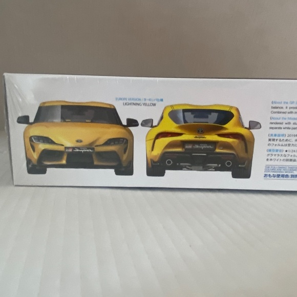 TAMIYA TOYOTA GR SUPRA 24351 - 1/24 SCALE MODEL KIT - Picture 4 of 5